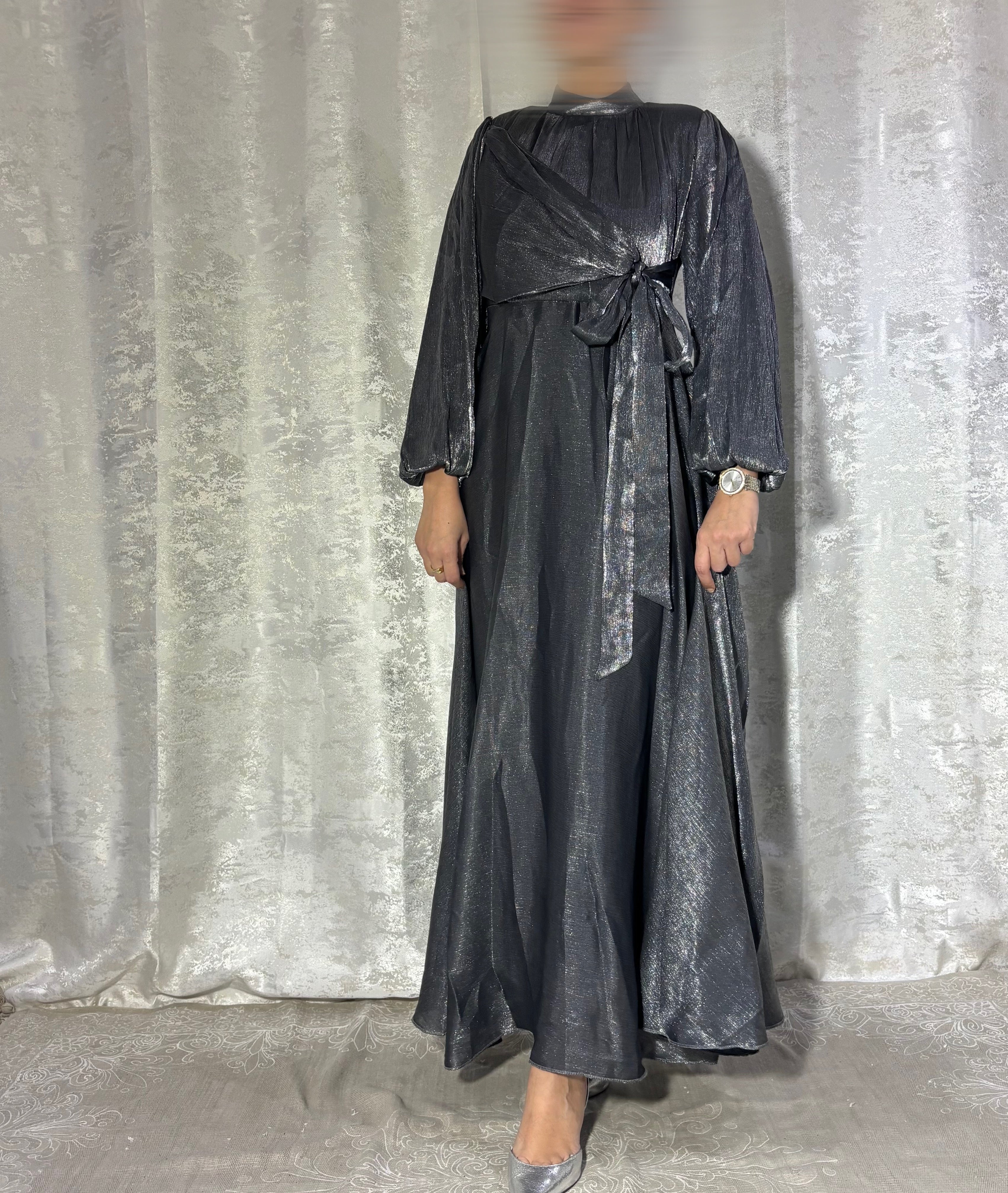 Robe Longue Élégance Satinée Grise– Elmastora