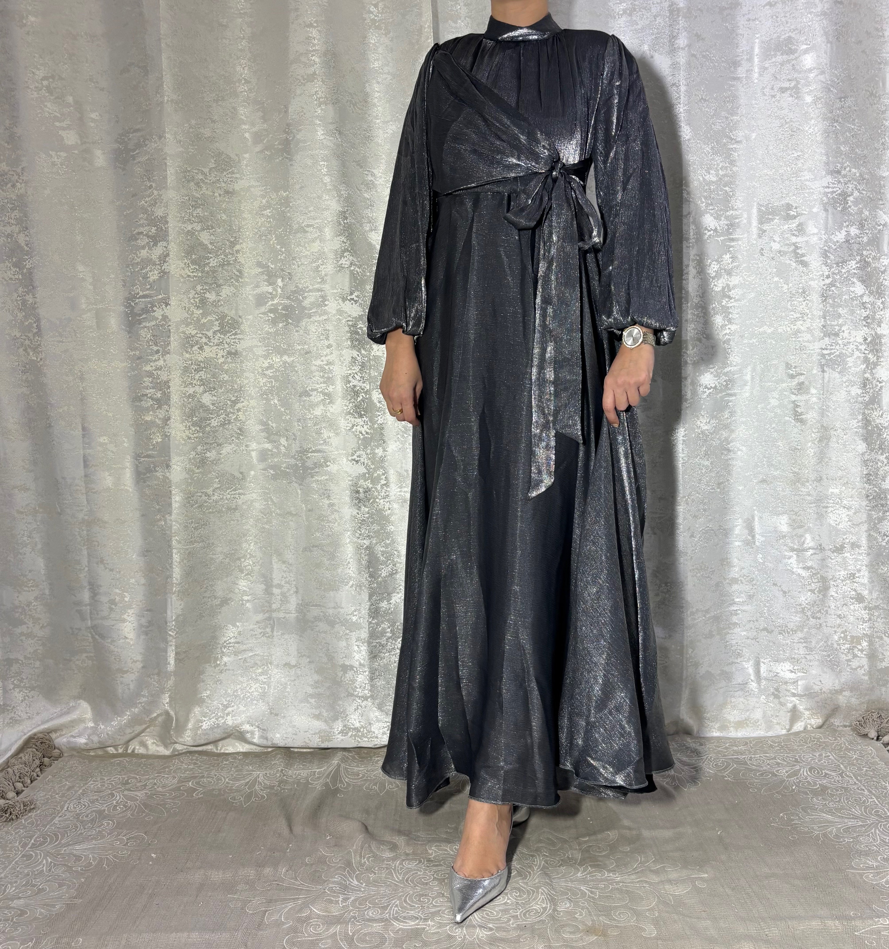 Robe Longue Élégance Satinée Grise– Elmastora