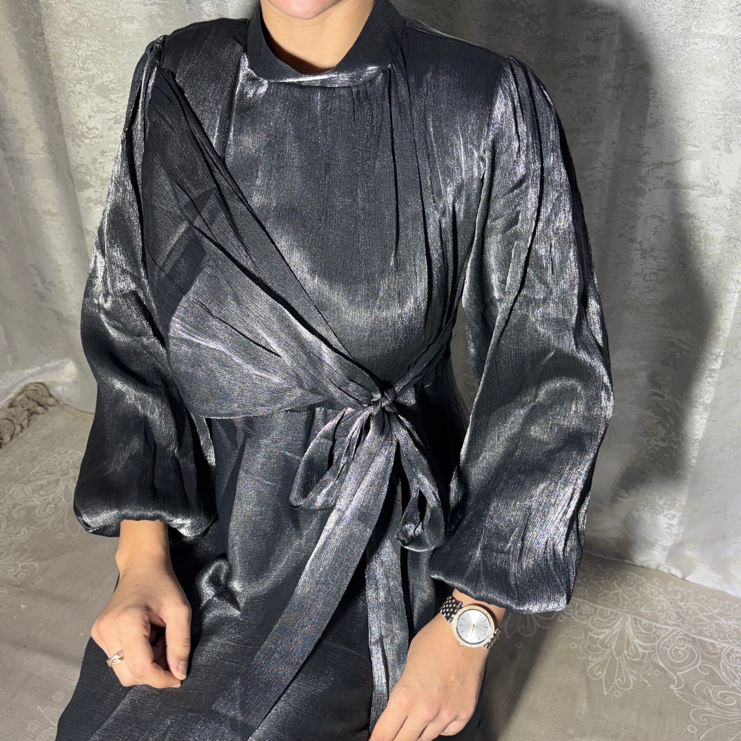 Robe Longue Élégance Satinée Grise– Elmastora