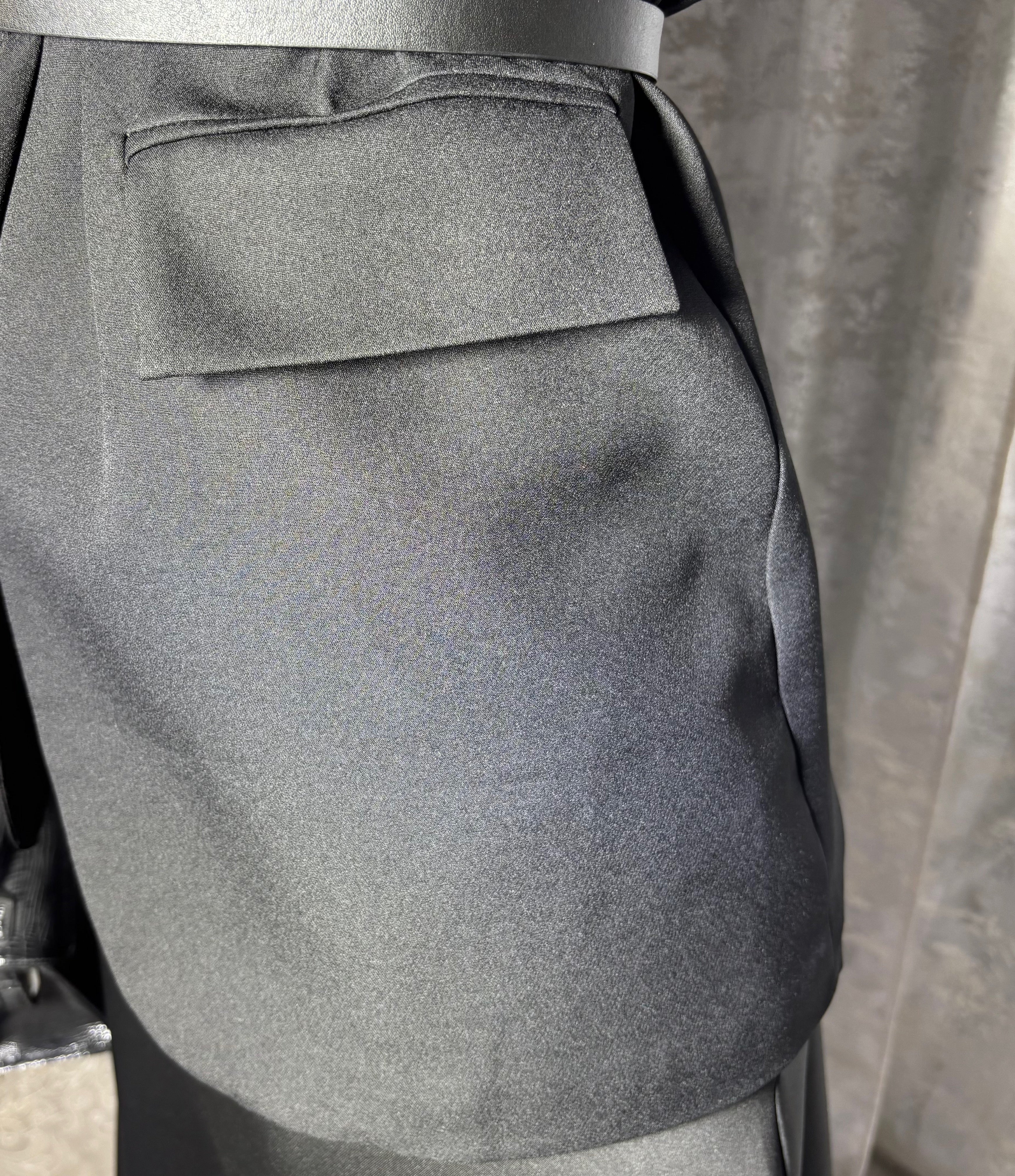 Ensemble Élégance Noir Manches Retroussées