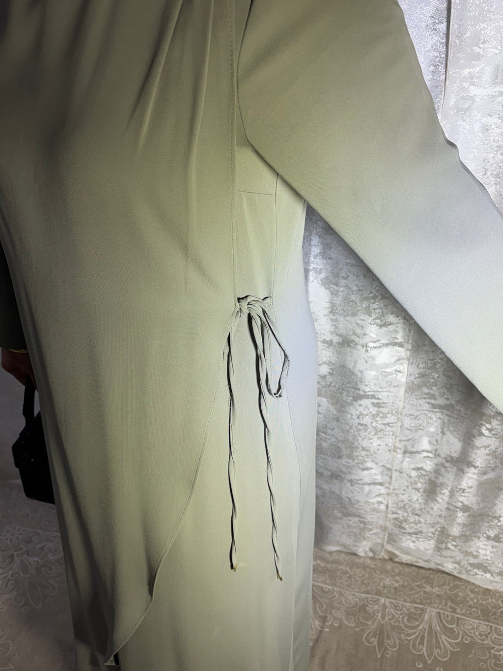 Robe longue drapée détail bijou - Elmastora