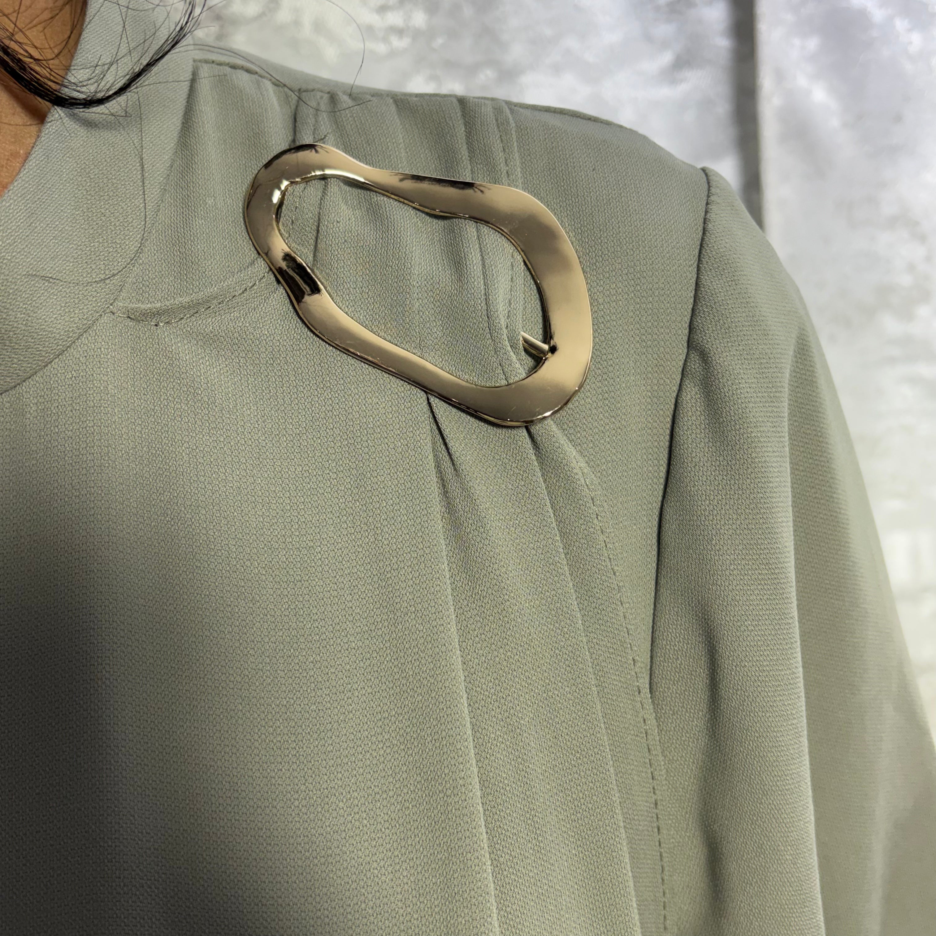 Robe longue drapée détail bijou - Elmastora