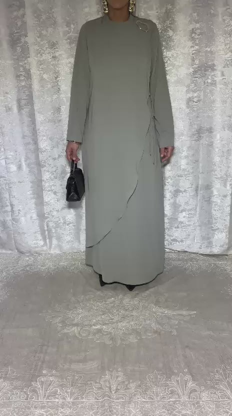 Robe longue drapée détail bijou - Elmastora